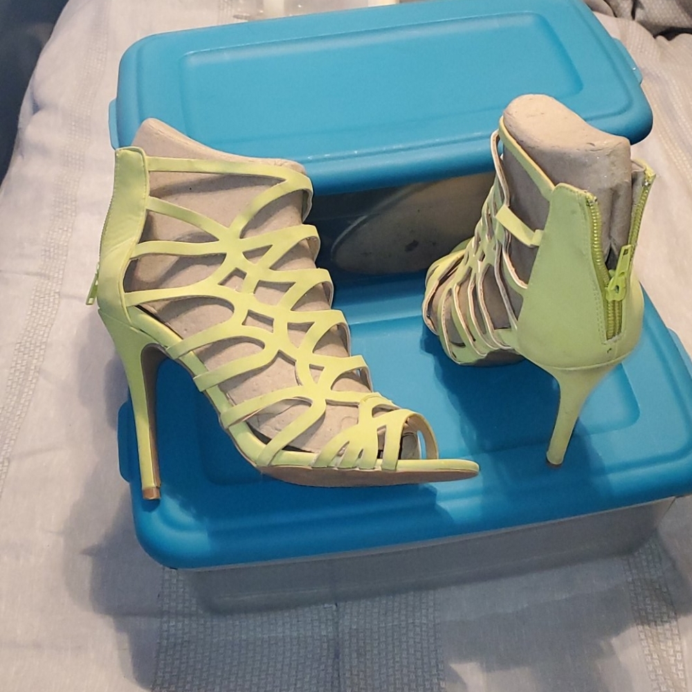 Heels - Picture 2 of 3